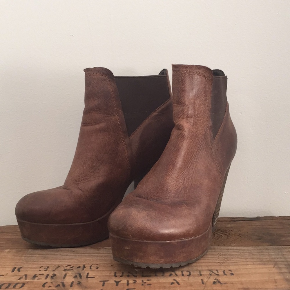 Steve Madden brown booties